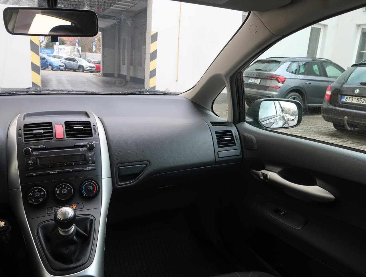 2012 Toyota AURIS - 11