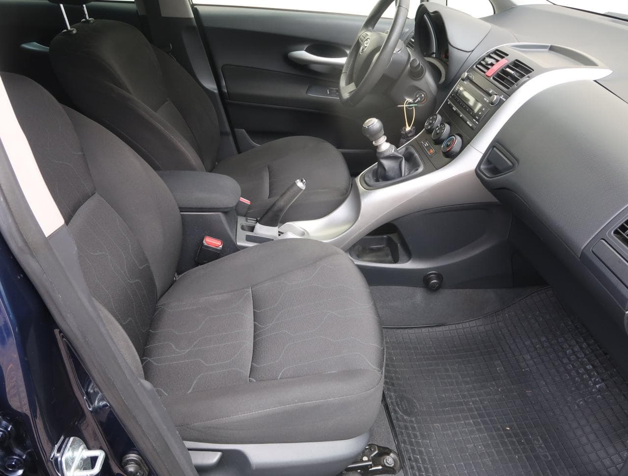 2012 Toyota AURIS - 12