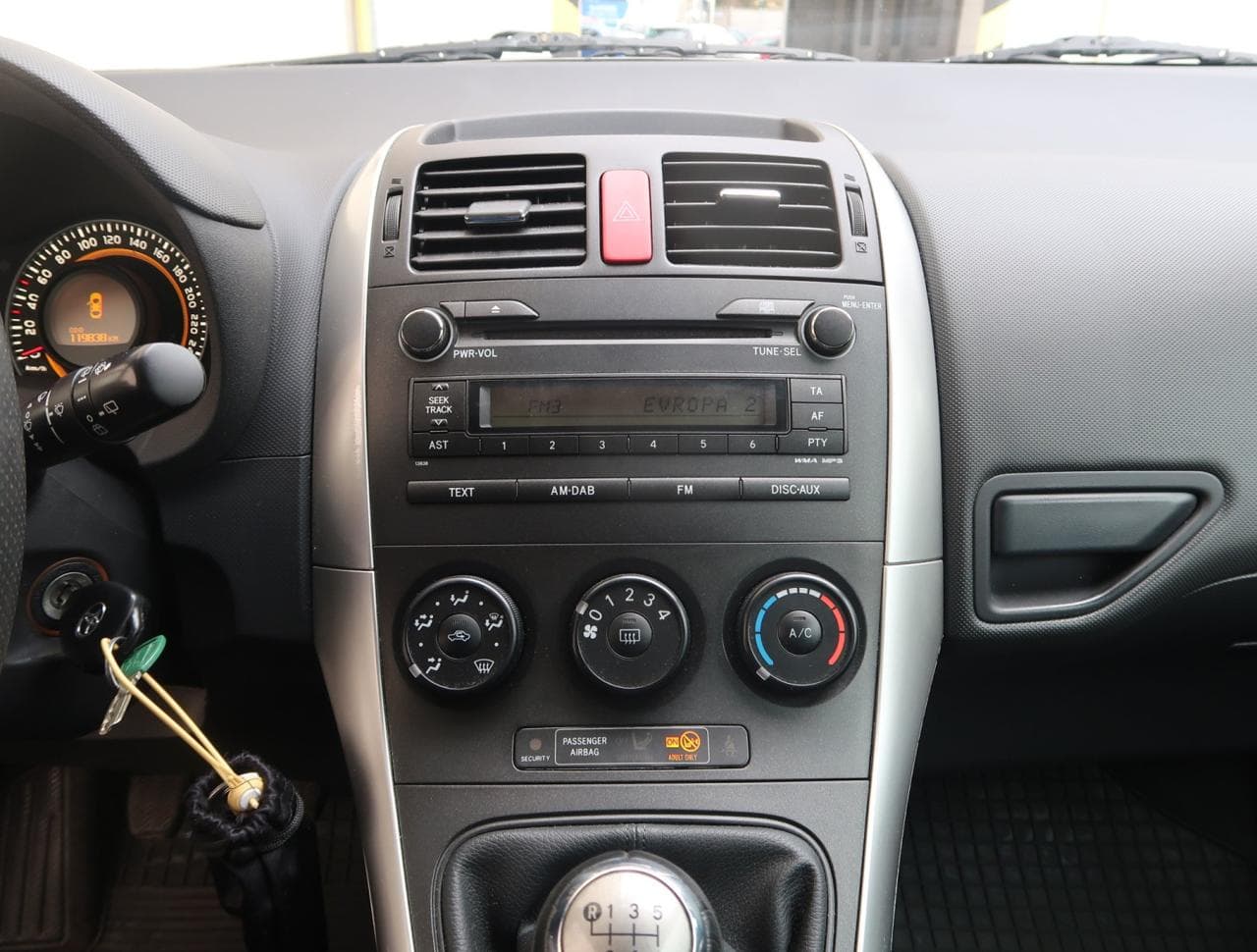 2012 Toyota AURIS - 18
