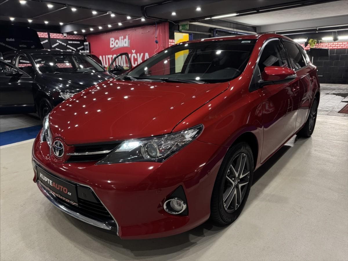 2015 Toyota AURIS