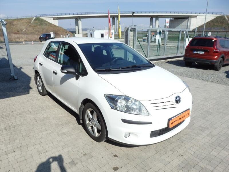 2010 Toyota AURIS - 3