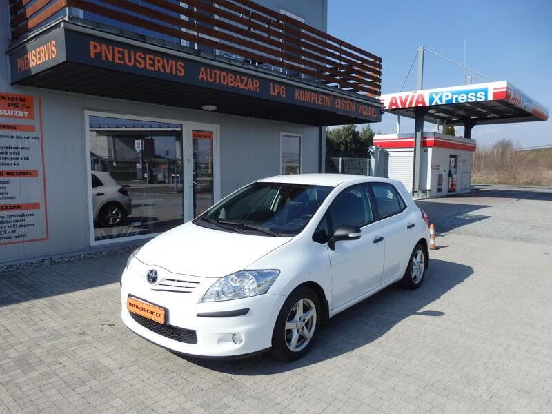 2010 Toyota AURIS