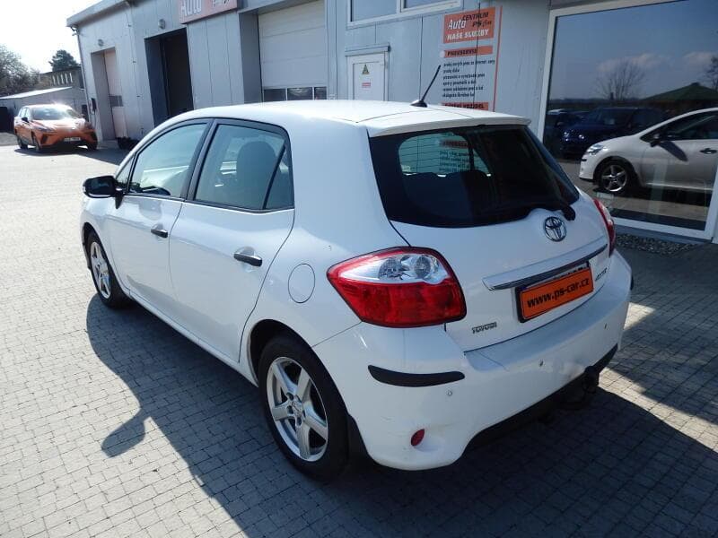 2010 Toyota AURIS - 6