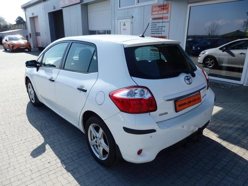 2010 Toyota AURIS - 5