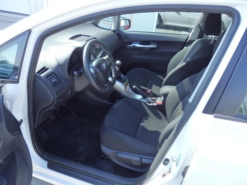 2010 Toyota AURIS - 7