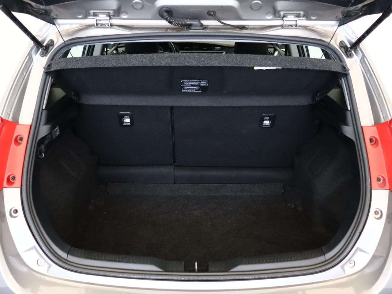 2013 Toyota AURIS - 33