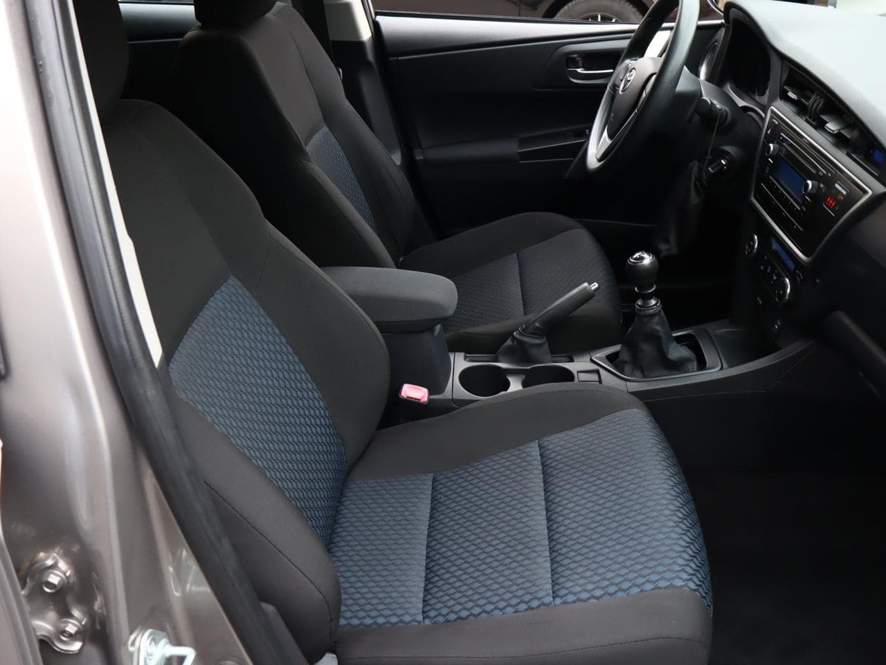 2013 Toyota AURIS - 19
