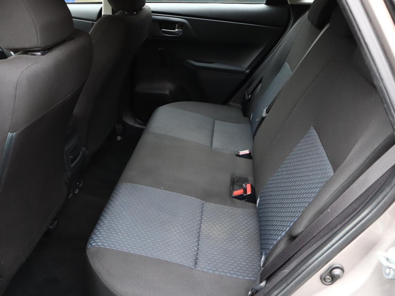 2013 Toyota AURIS - 25