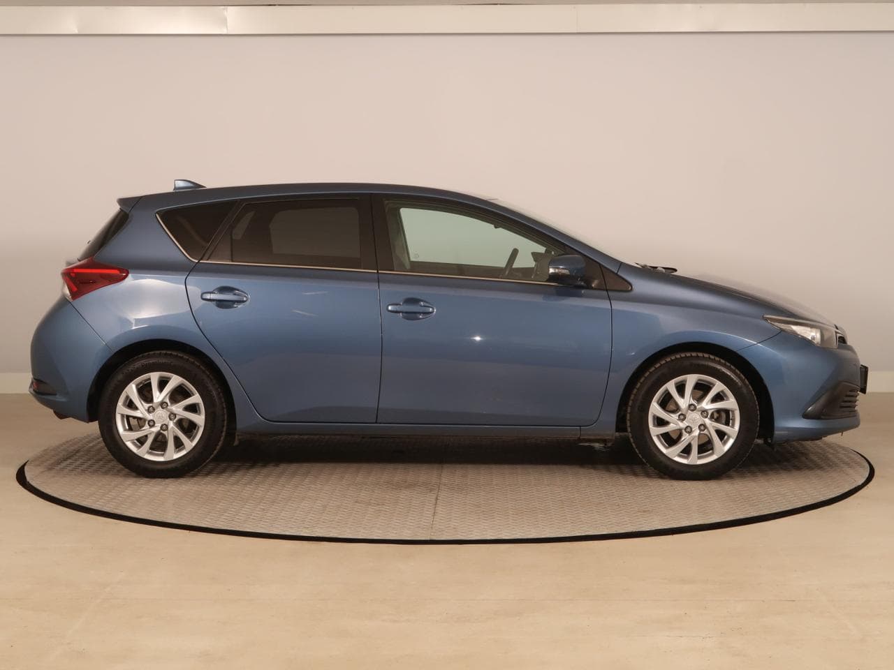2017 Toyota AURIS - 8