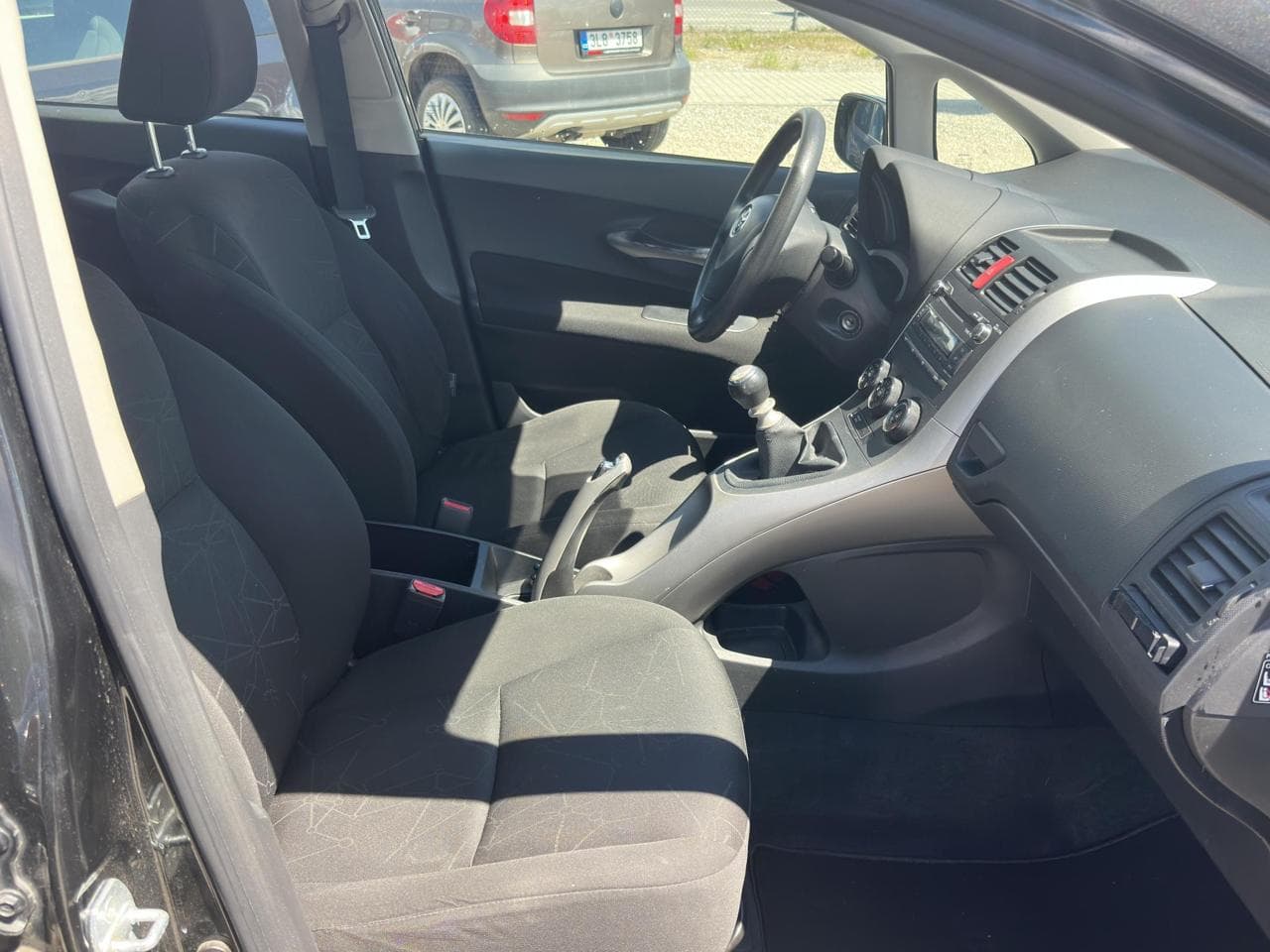 2010 Toyota AURIS - 11