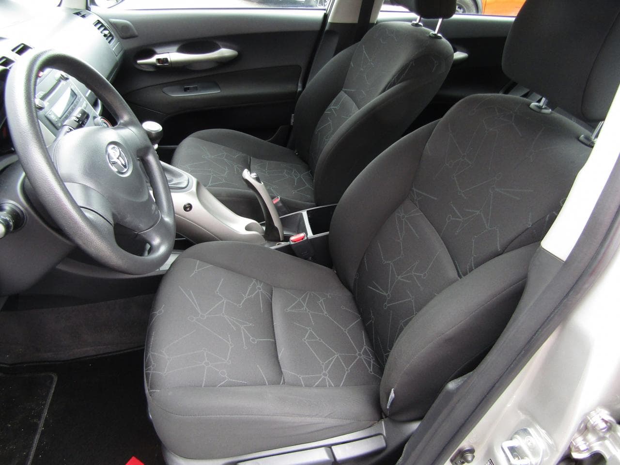 2010 Toyota AURIS - 9