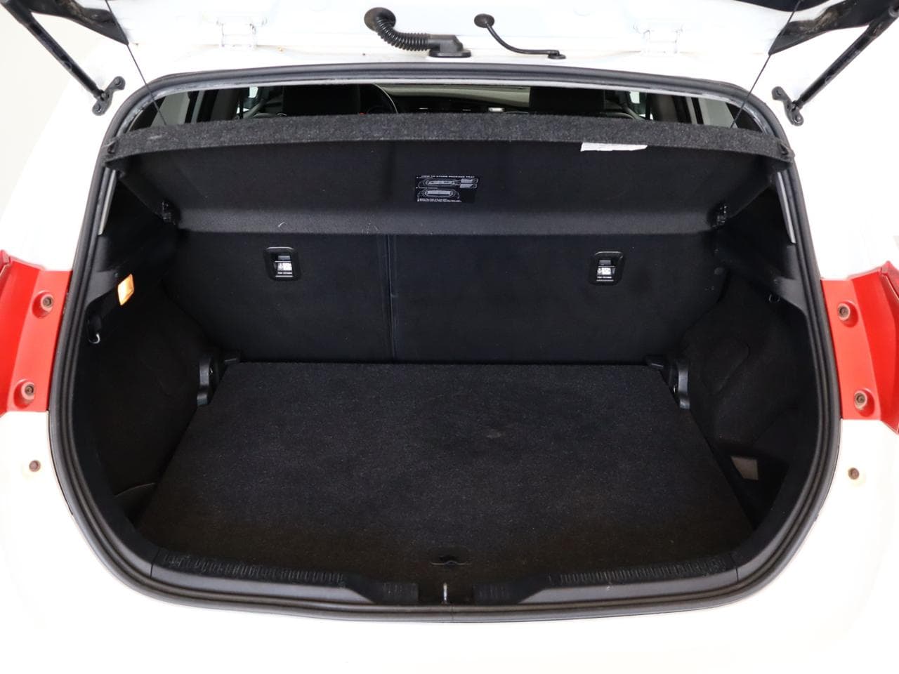 2013 Toyota AURIS - 18