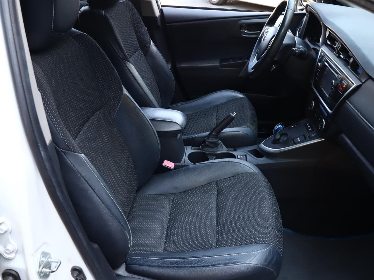 2013 Toyota AURIS - 10