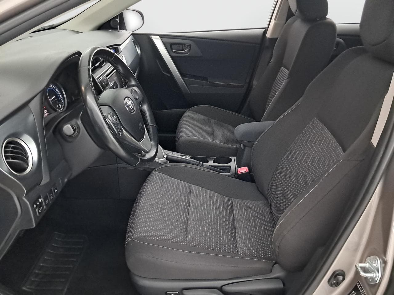 2013 Toyota AURIS - 16
