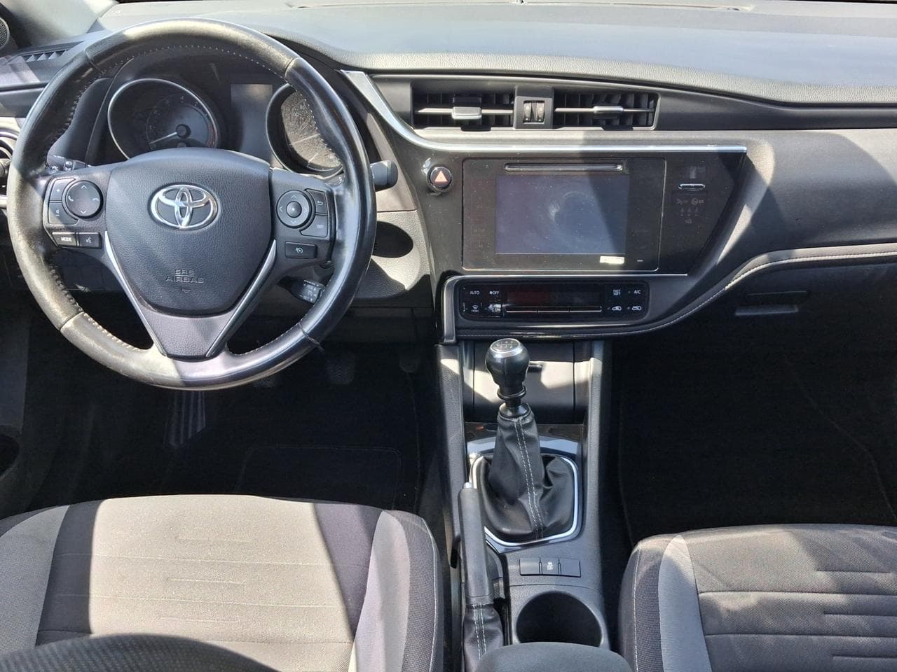 2017 Toyota AURIS - 8