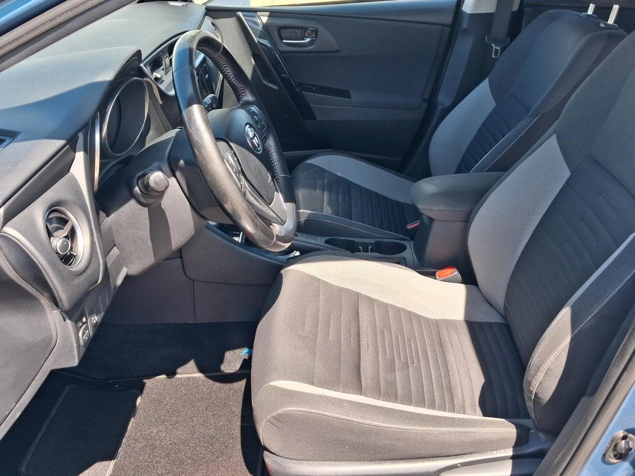 2017 Toyota AURIS - 9