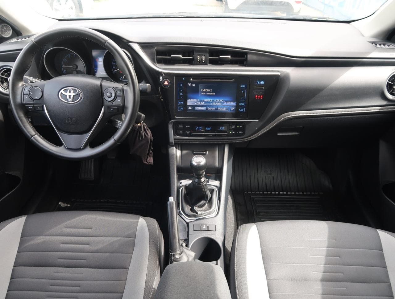 2016 Toyota AURIS - 10