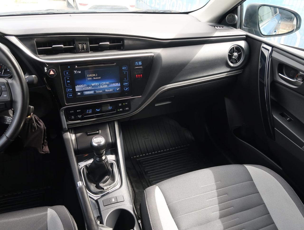 2016 Toyota AURIS - 11