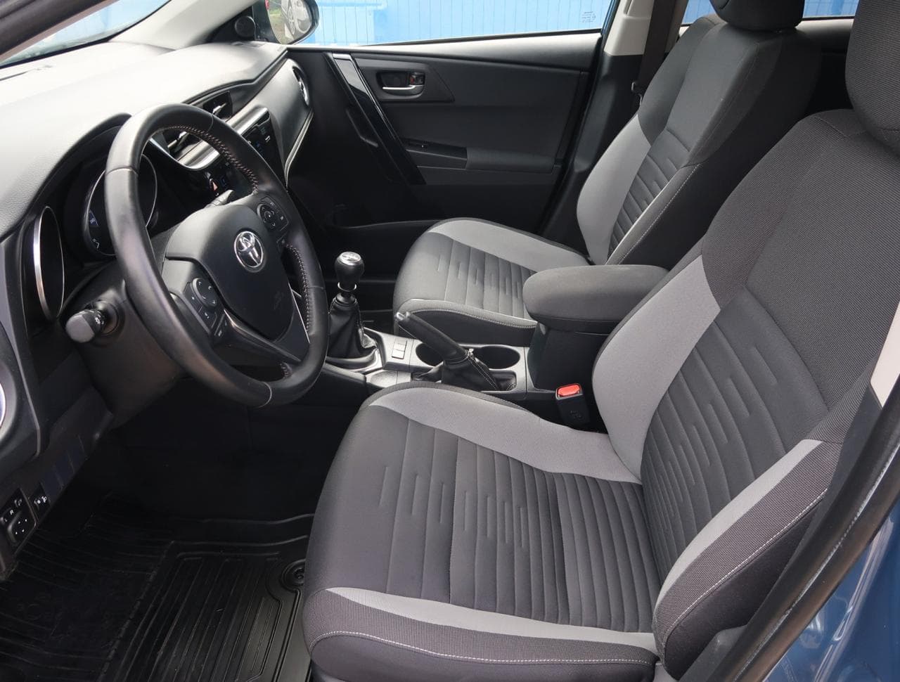 2016 Toyota AURIS - 16