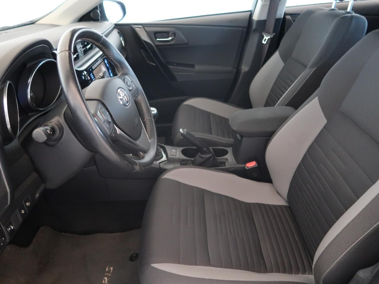 2017 Toyota AURIS - 16