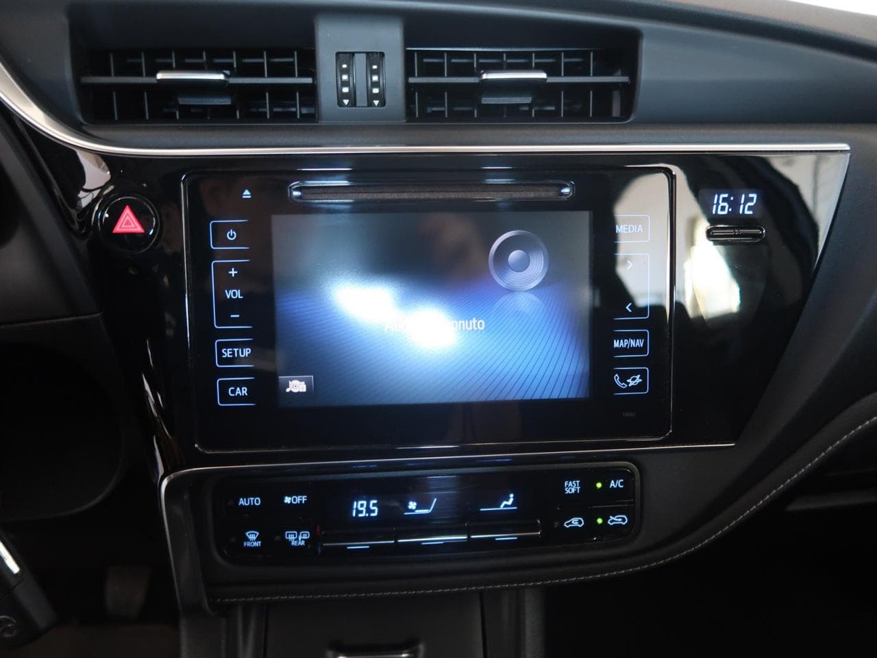 2017 Toyota AURIS - 18