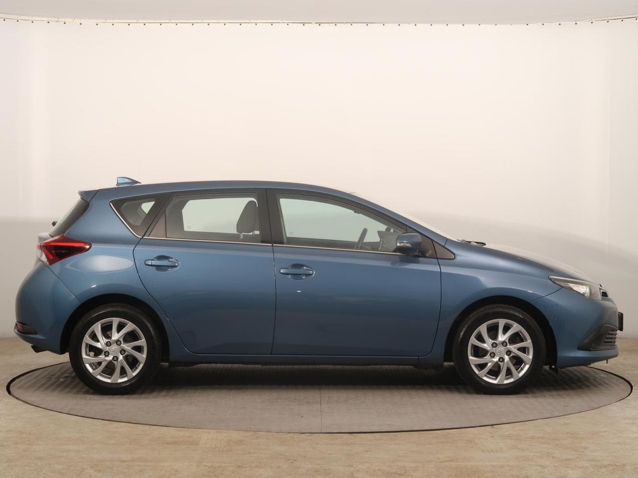 2017 Toyota AURIS - 8