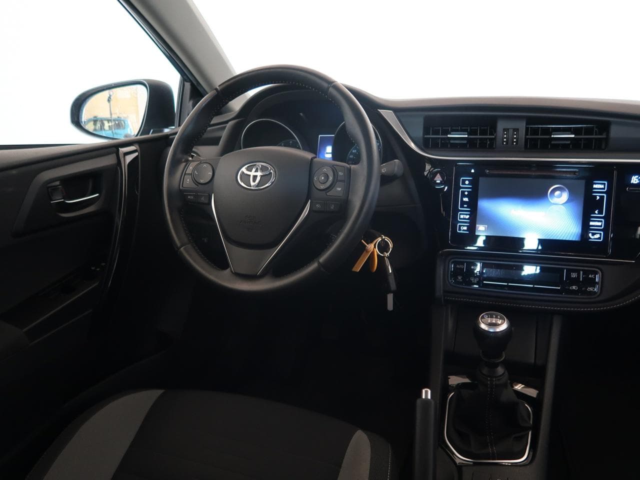 2017 Toyota AURIS - 9