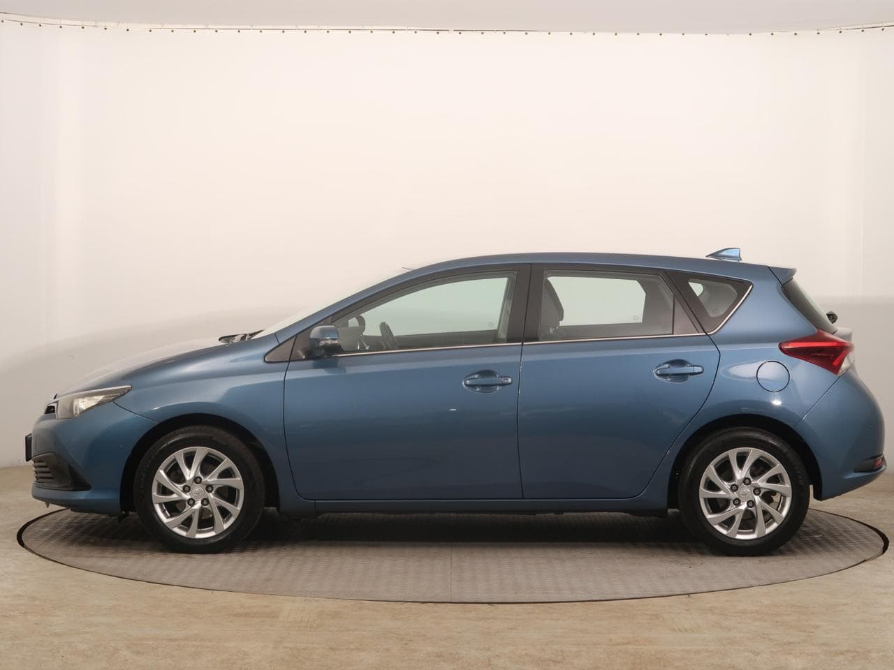 2017 Toyota AURIS - 4