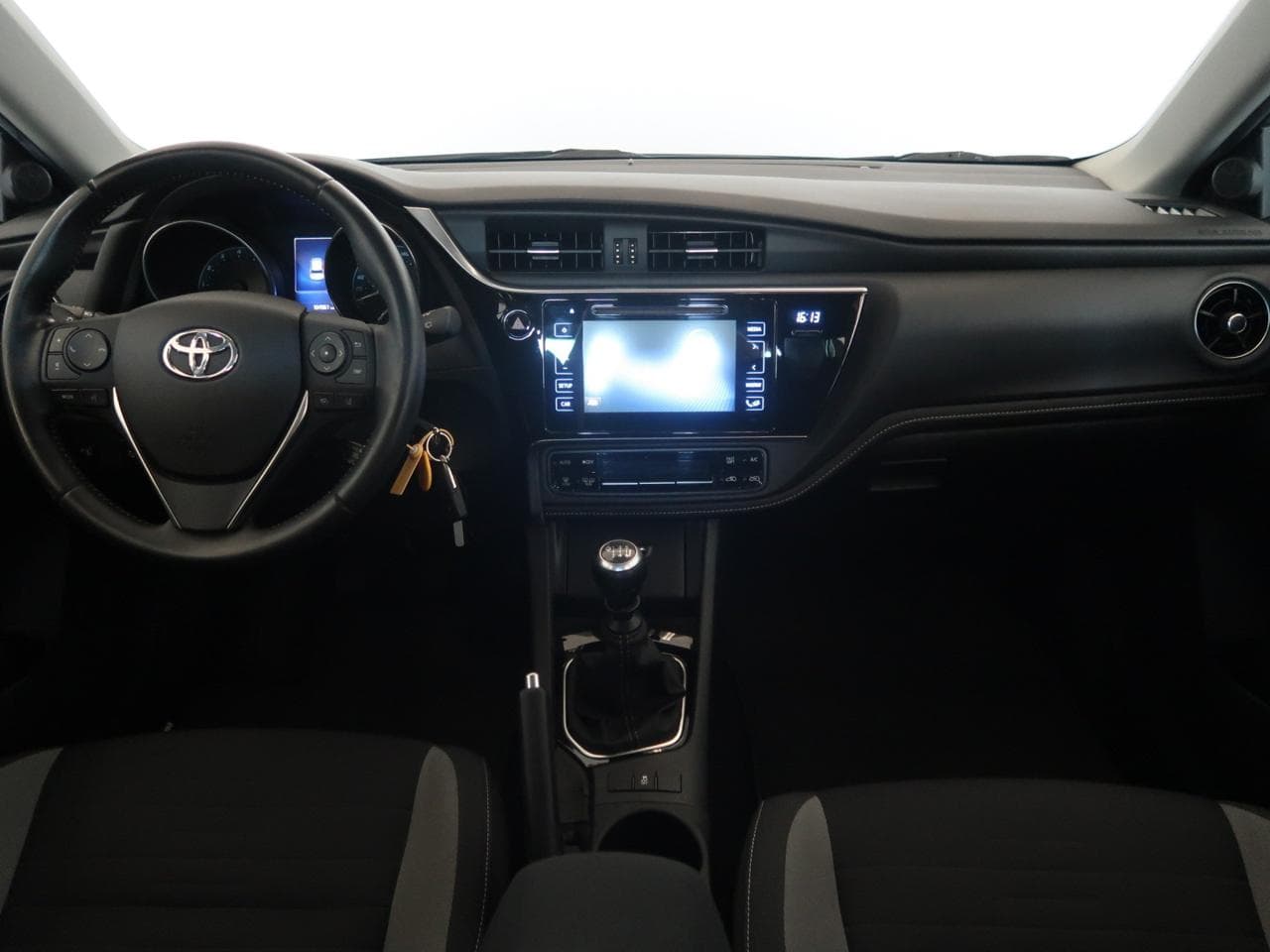 2017 Toyota AURIS - 10