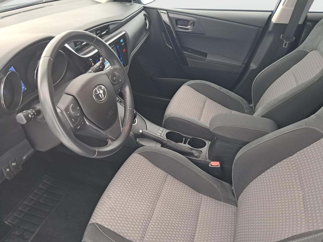 2019 Toyota AURIS - 16