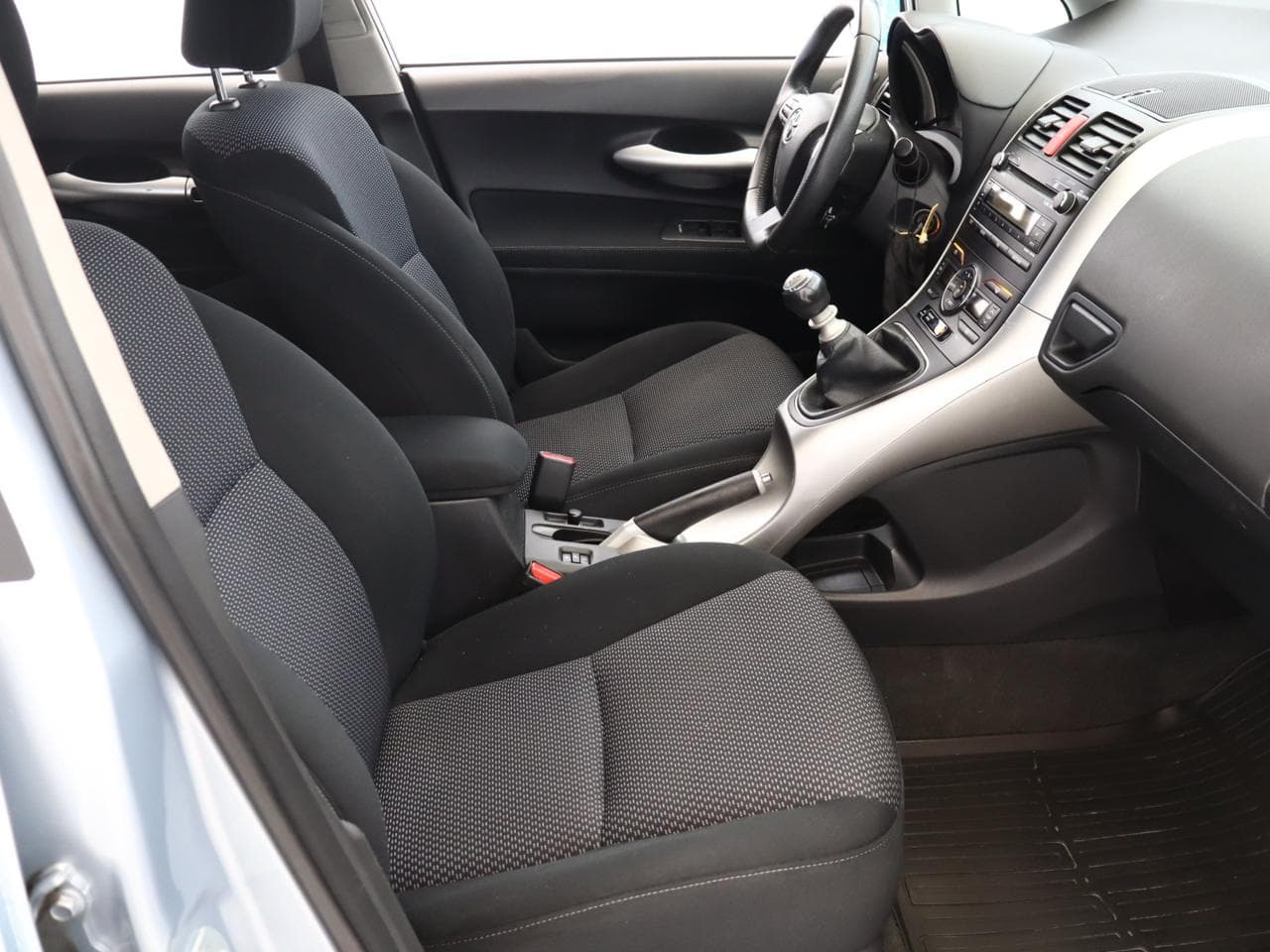 2010 Toyota AURIS - 10