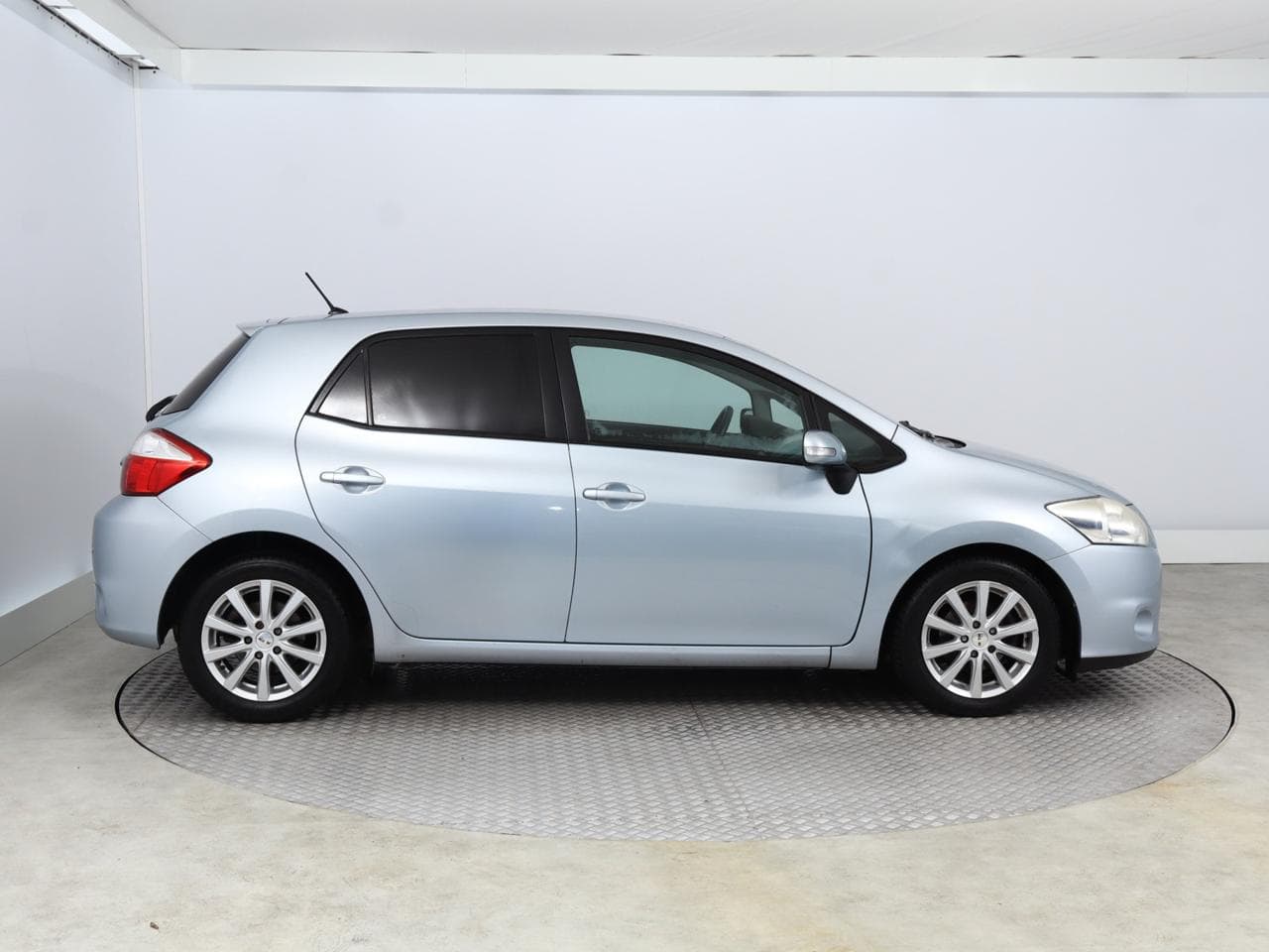 2010 Toyota AURIS - 8