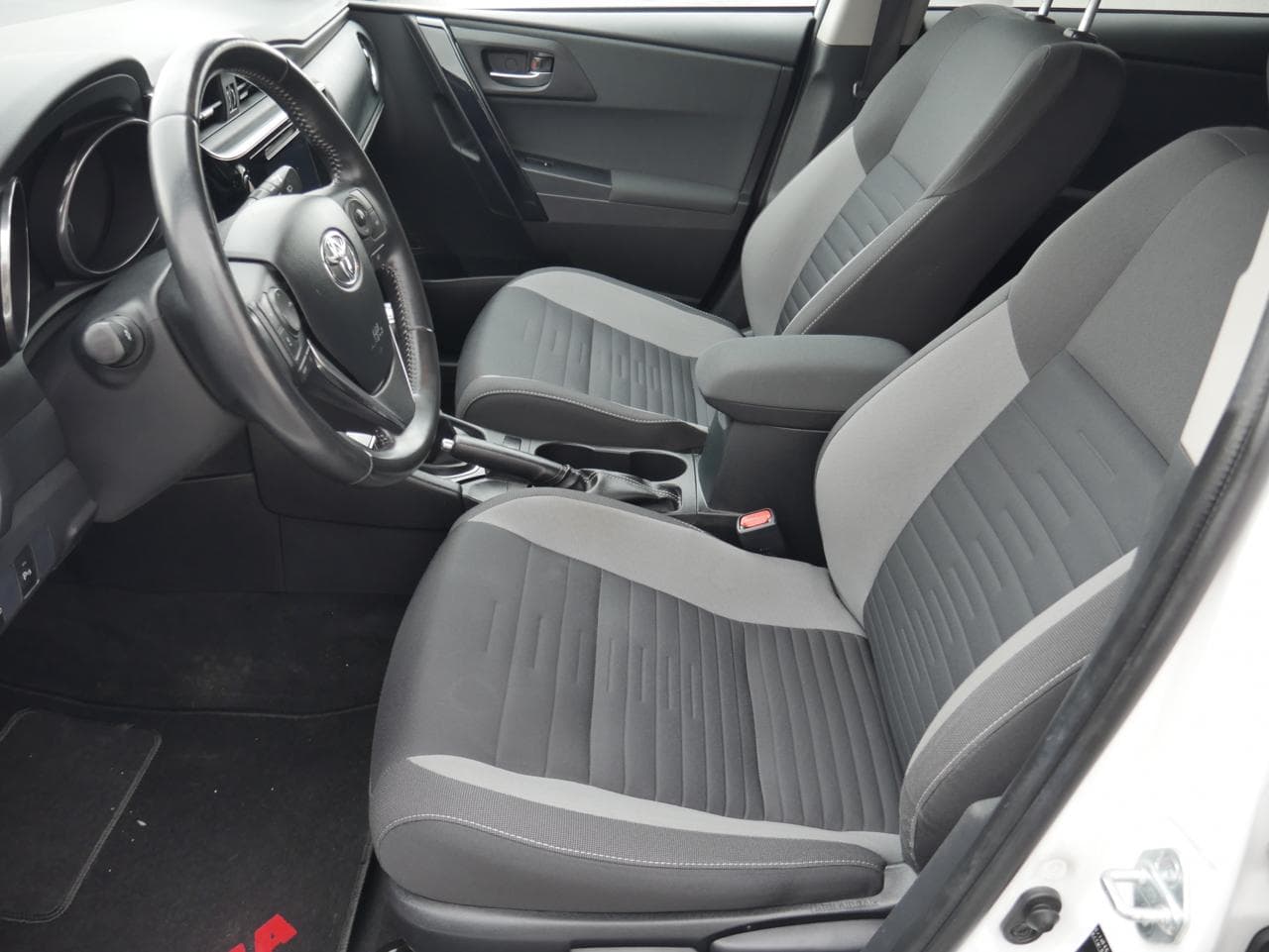 2017 Toyota AURIS - 9