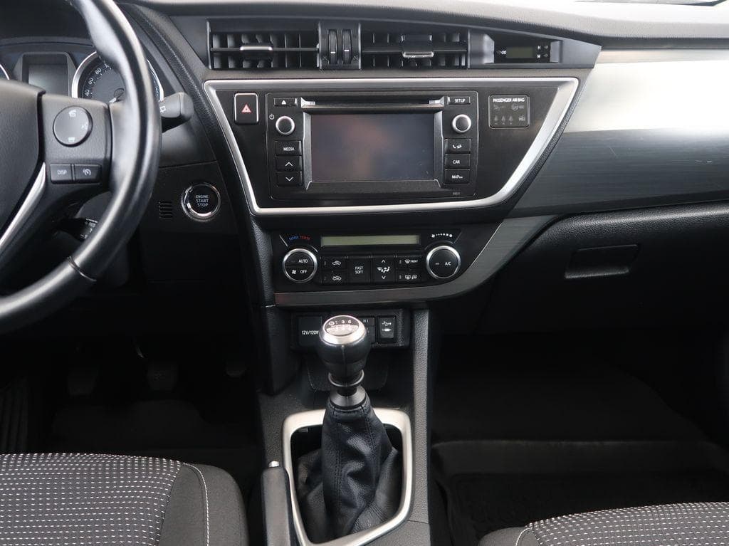 2013 Toyota AURIS - 18