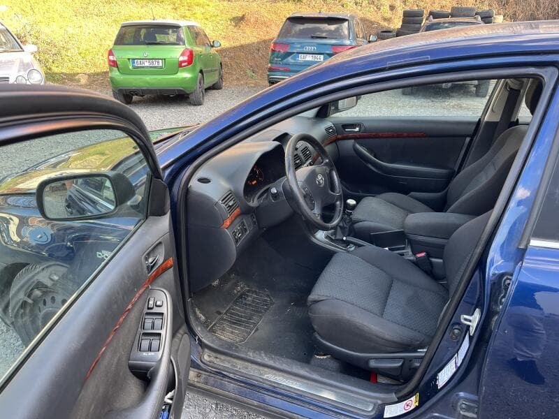 2005 Toyota AVENSIS - 9