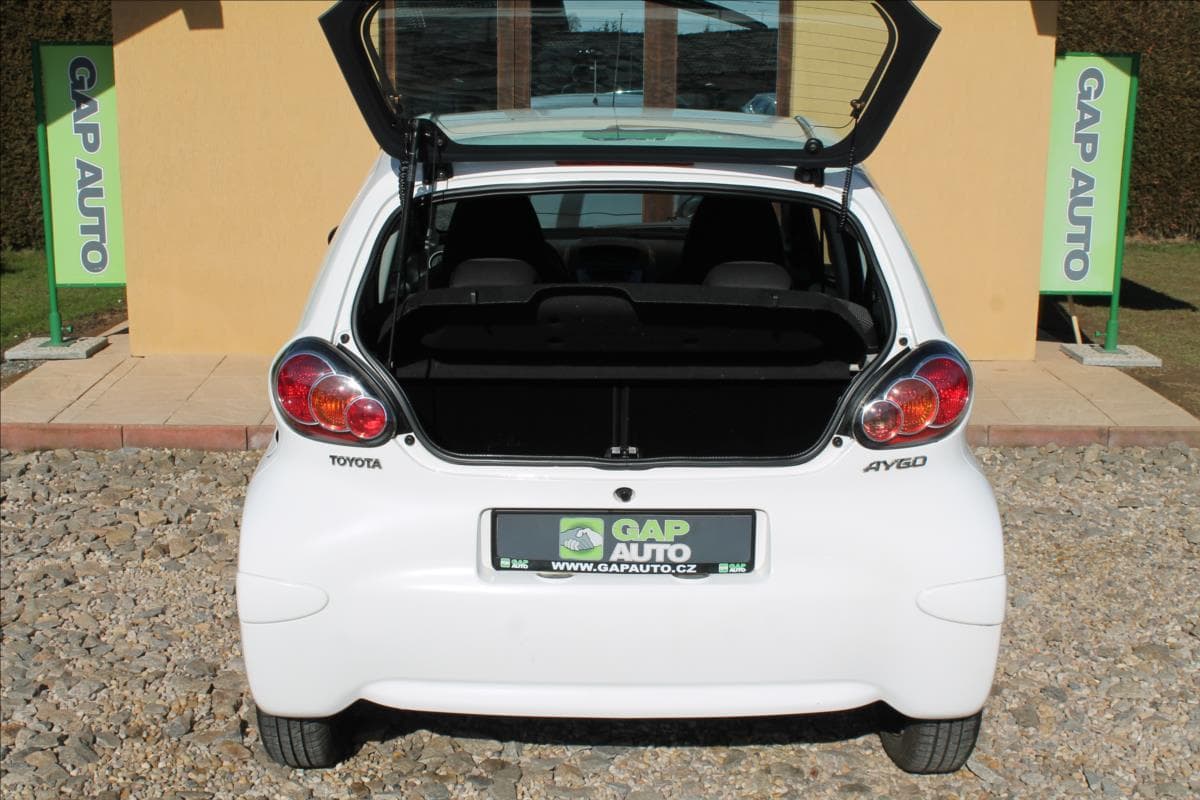 2011 Toyota AYGO - 18