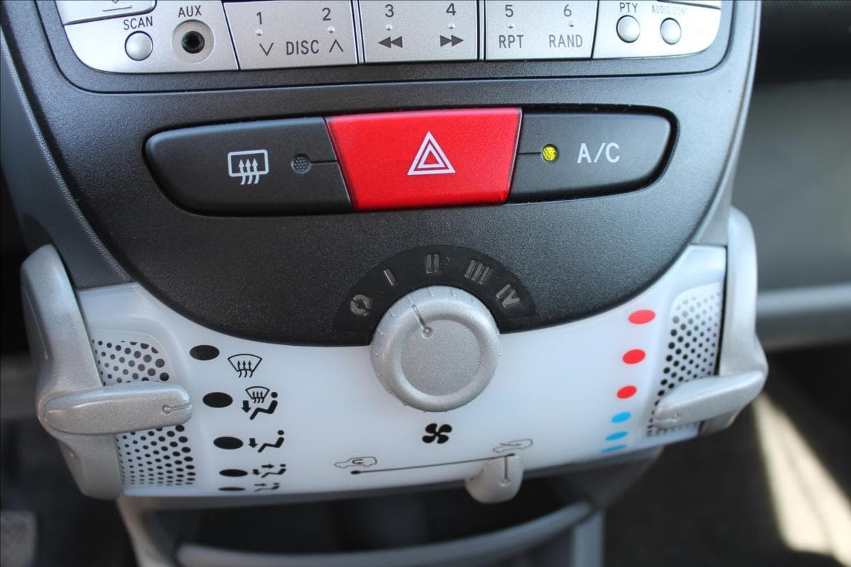 2011 Toyota AYGO - 13