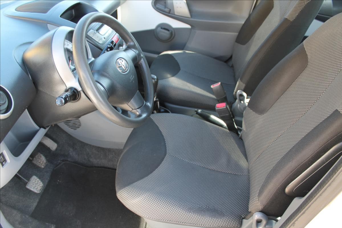 2011 Toyota AYGO - 7