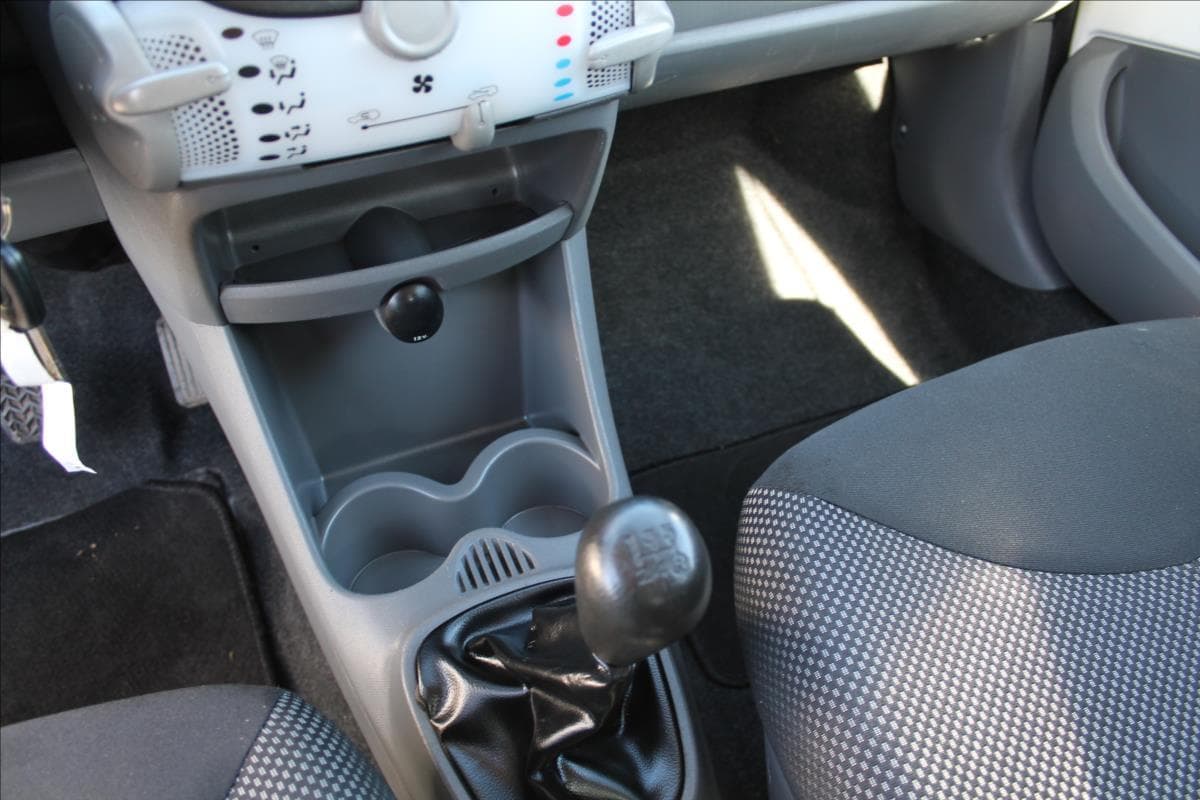 2011 Toyota AYGO - 15