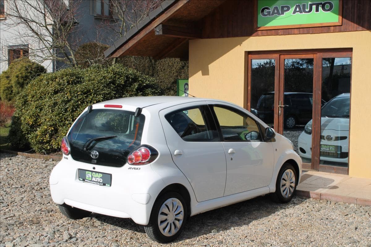 2011 Toyota AYGO - 6