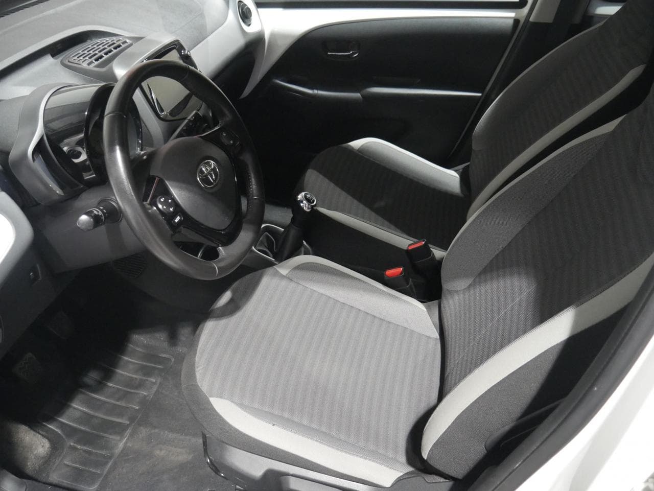 2019 Toyota AYGO - 9