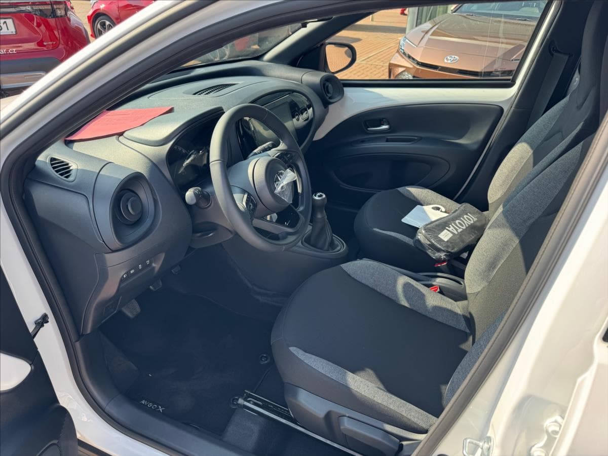 2025 Toyota Aygo - 19