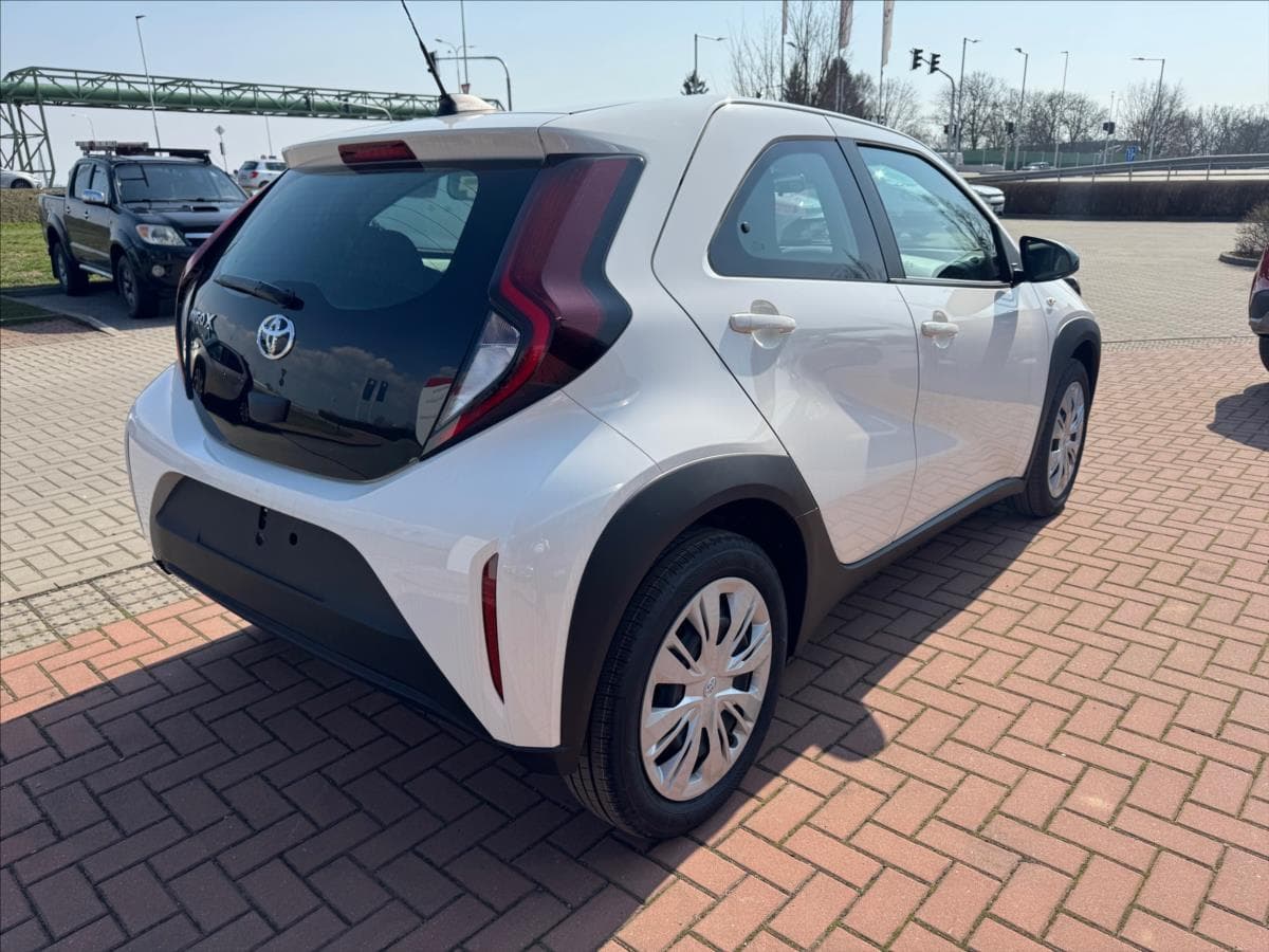 2025 Toyota Aygo - 9