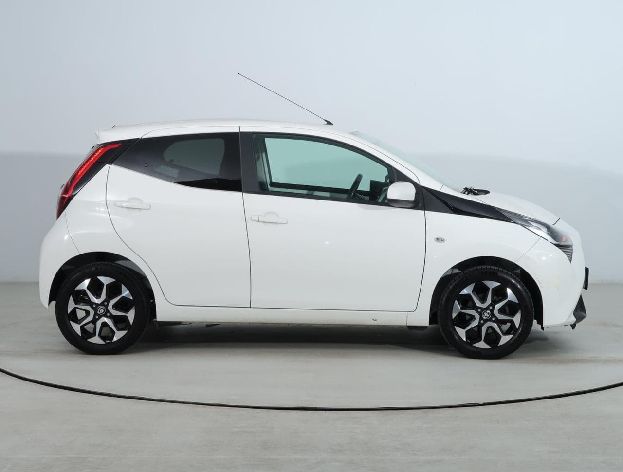 2019 Toyota AYGO - 8