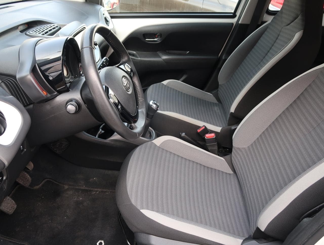 2019 Toyota AYGO - 16