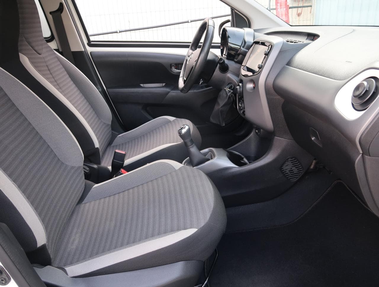 2019 Toyota AYGO - 12