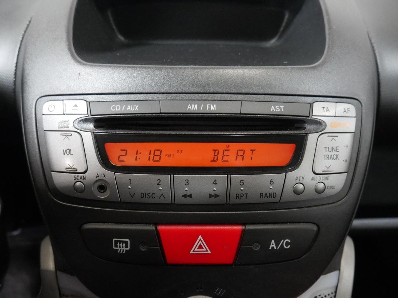 2012 Toyota AYGO - 21