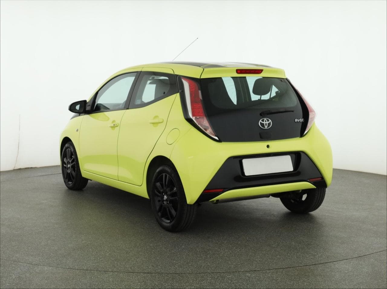 2016 Toyota AYGO - 5