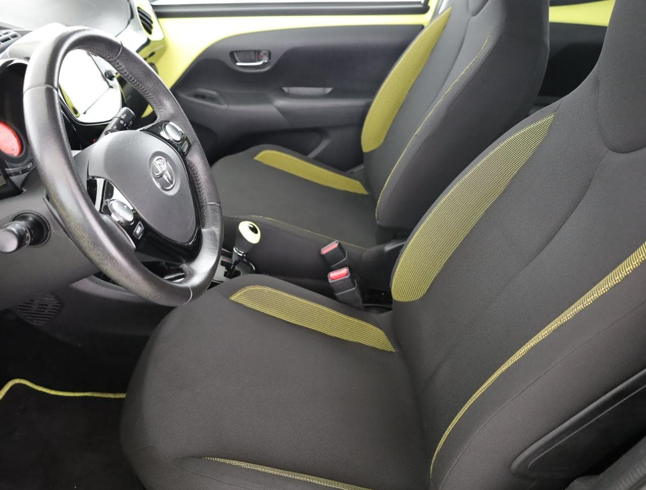 2016 Toyota AYGO - 13