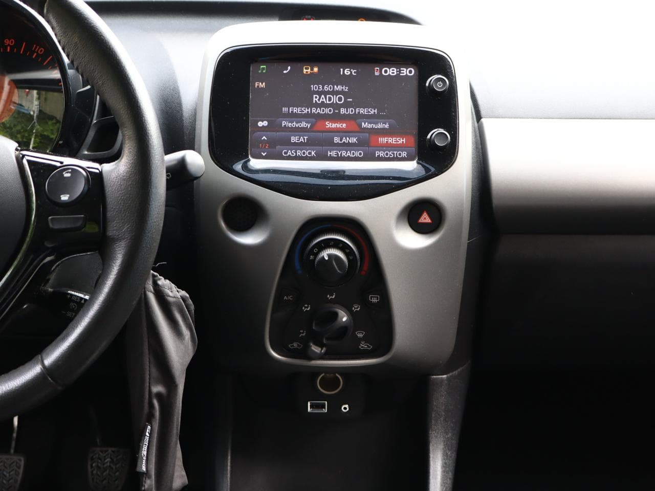 2015 Toyota AYGO - 28